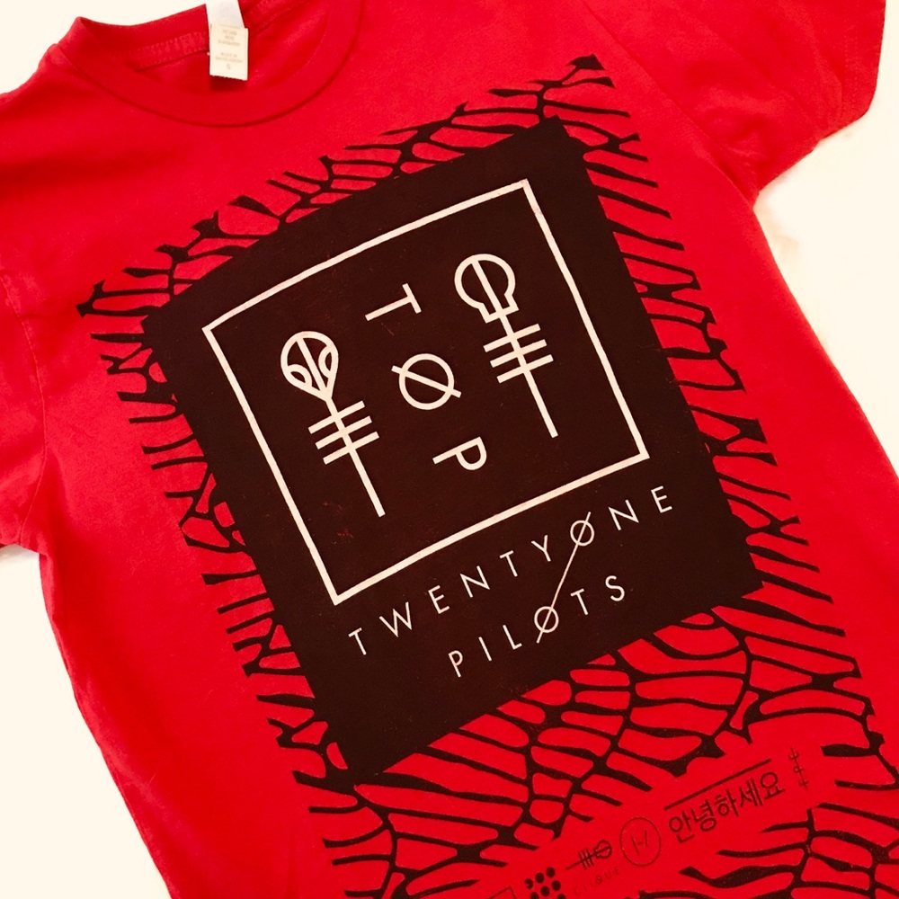 Twenty One Pilots graphic band tee